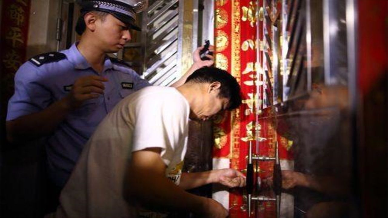 晴隆县请开锁师傅开了锁后，师傅为什么一般都不进门，就算主人请也不进去？